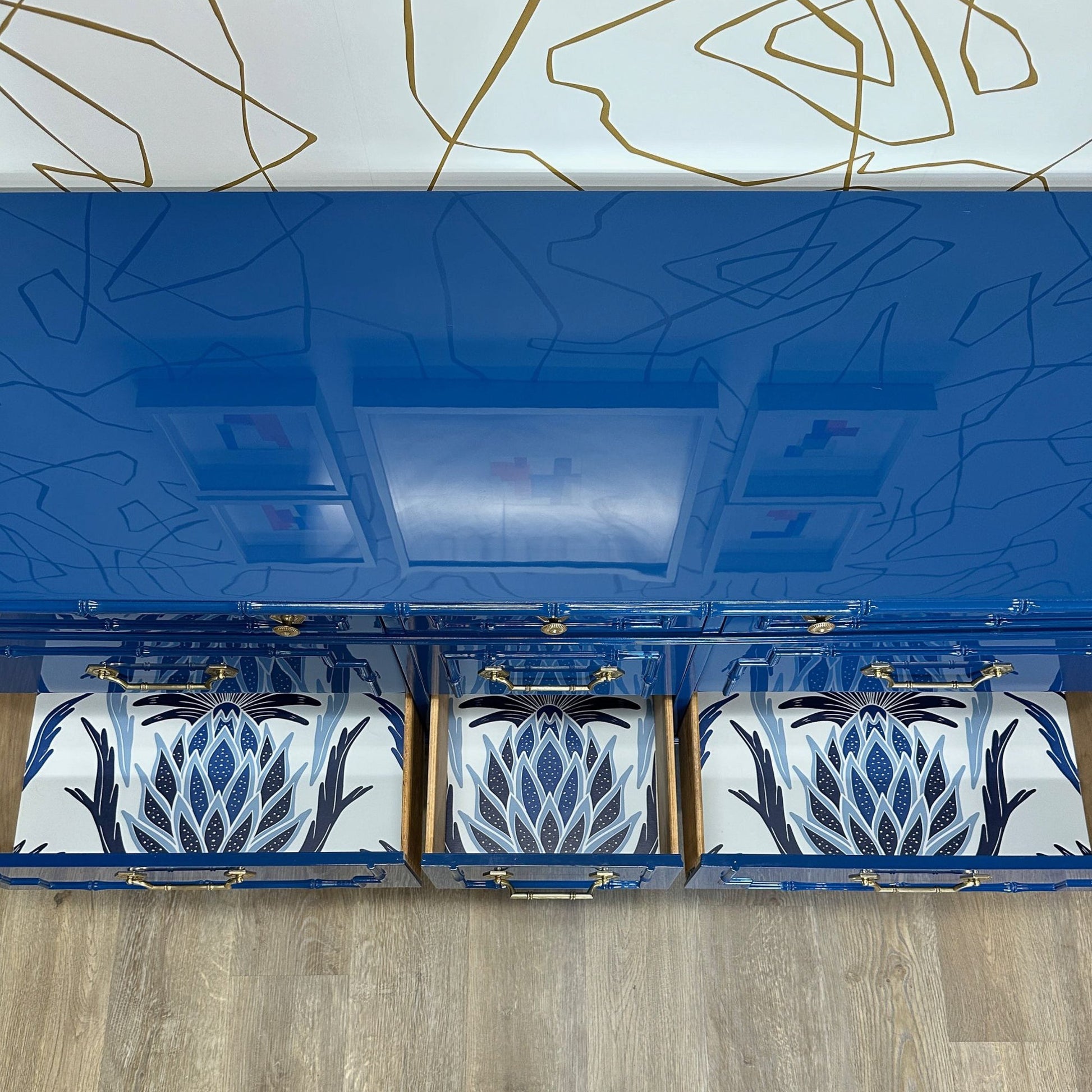 Antique furniture, Home Furniture, Reclaimed furniture, Custom furniture, Painted furniture, Upcycled furniture, Unique furniture, Maximalist décor, Vintage furniture, Reclaimed, refurbished, lacquered furniture, lacquer furniture, Painted furniture, Painted antique furniture, Furniture Refinishing, Second Hand Furniture