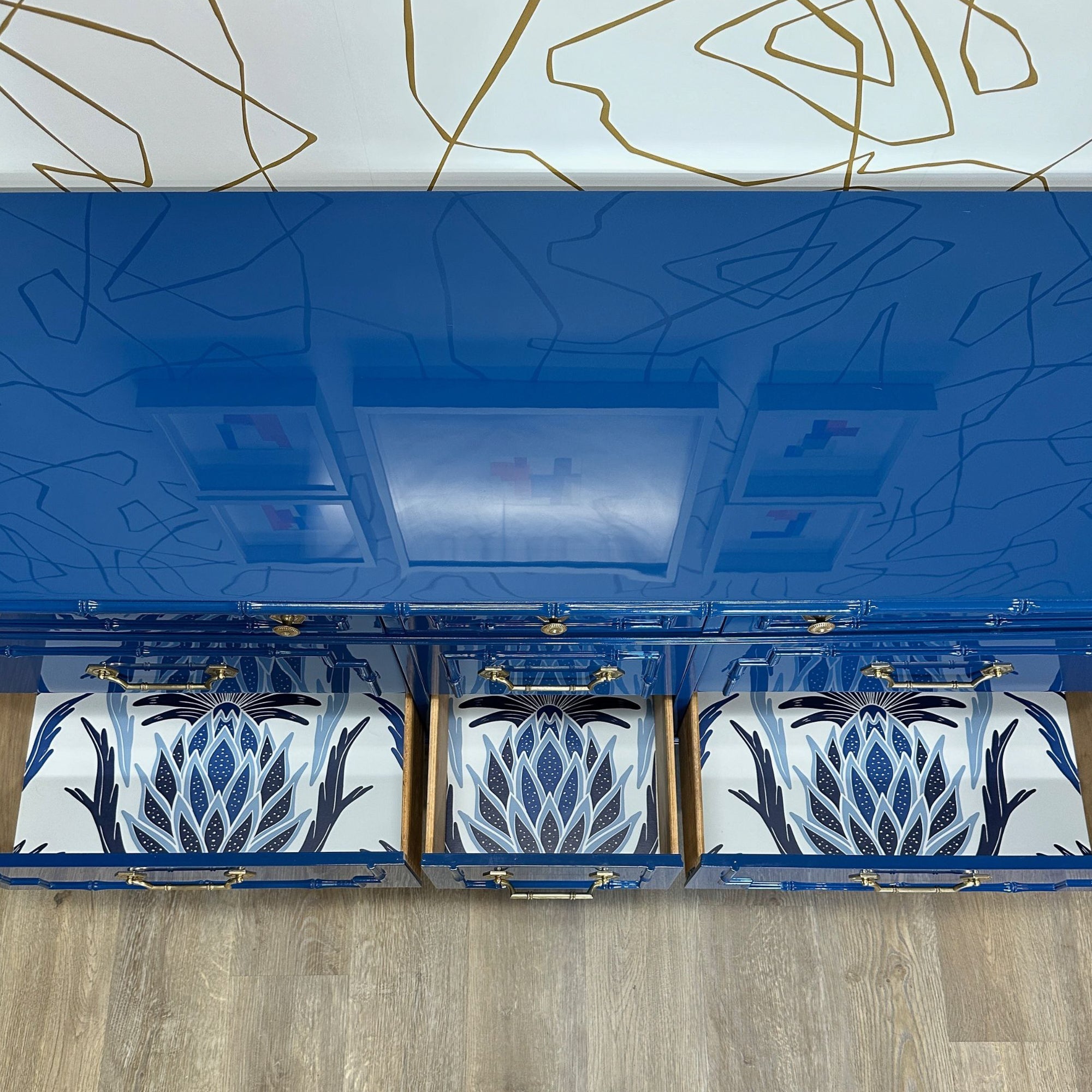 Antique furniture, Home Furniture, Reclaimed furniture, Custom furniture, Painted furniture, Upcycled furniture, Unique furniture, Maximalist dƩcor, Vintage furniture, Reclaimed, refurbished, lacquered furniture, lacquer furniture, Painted furniture, Painted antique furniture, Furniture Refinishing, Second Hand Furniture