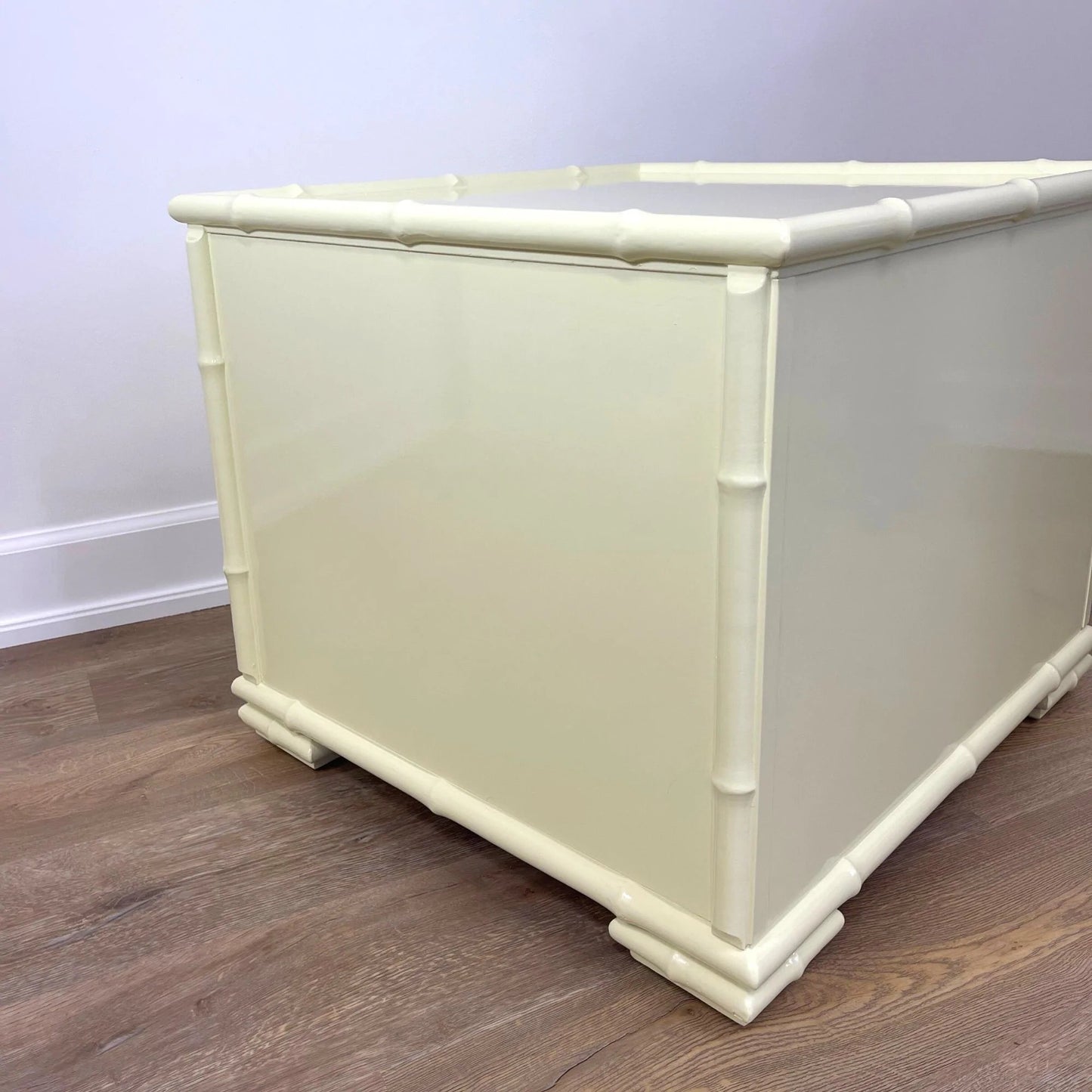 "Gucci" American of Martinsville End / Side Table