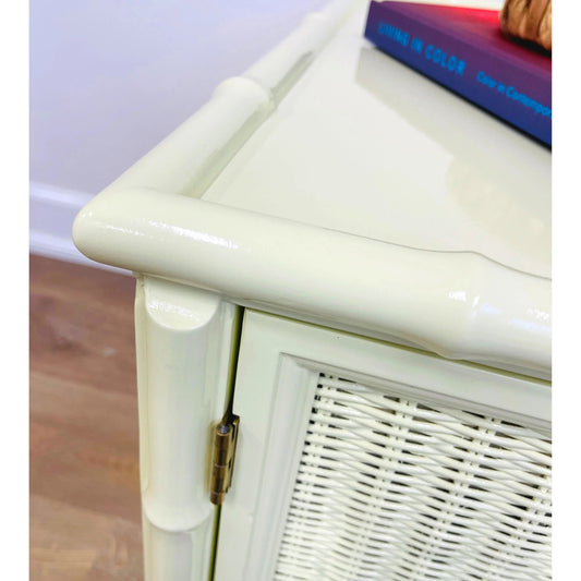 Antique furniture, Home Furniture, Reclaimed furniture, Custom furniture, Painted furniture, Upcycled furniture, Unique furniture, Maximalist décor, Vintage furniture, Reclaimed, refurbished, lacquered furniture, lacquer furniture, Painted furniture, Painted antique furniture, Furniture Refinishing, Second Hand Furniture